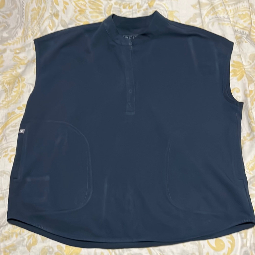 Figs scrub top